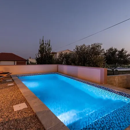 ヴィラ With Pool And Sea View, Next To A Sandy Beach - By Traveler Tourist Agency Krk Id 2219