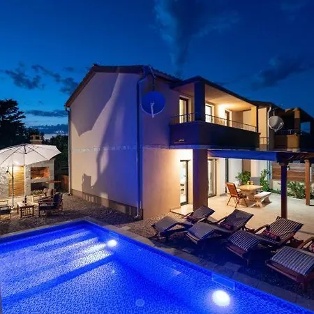 With Pool And Sea View, Next To A Sandy Beach - By Traveler Tourist Agency Krk Id 2219 プリヴラカ